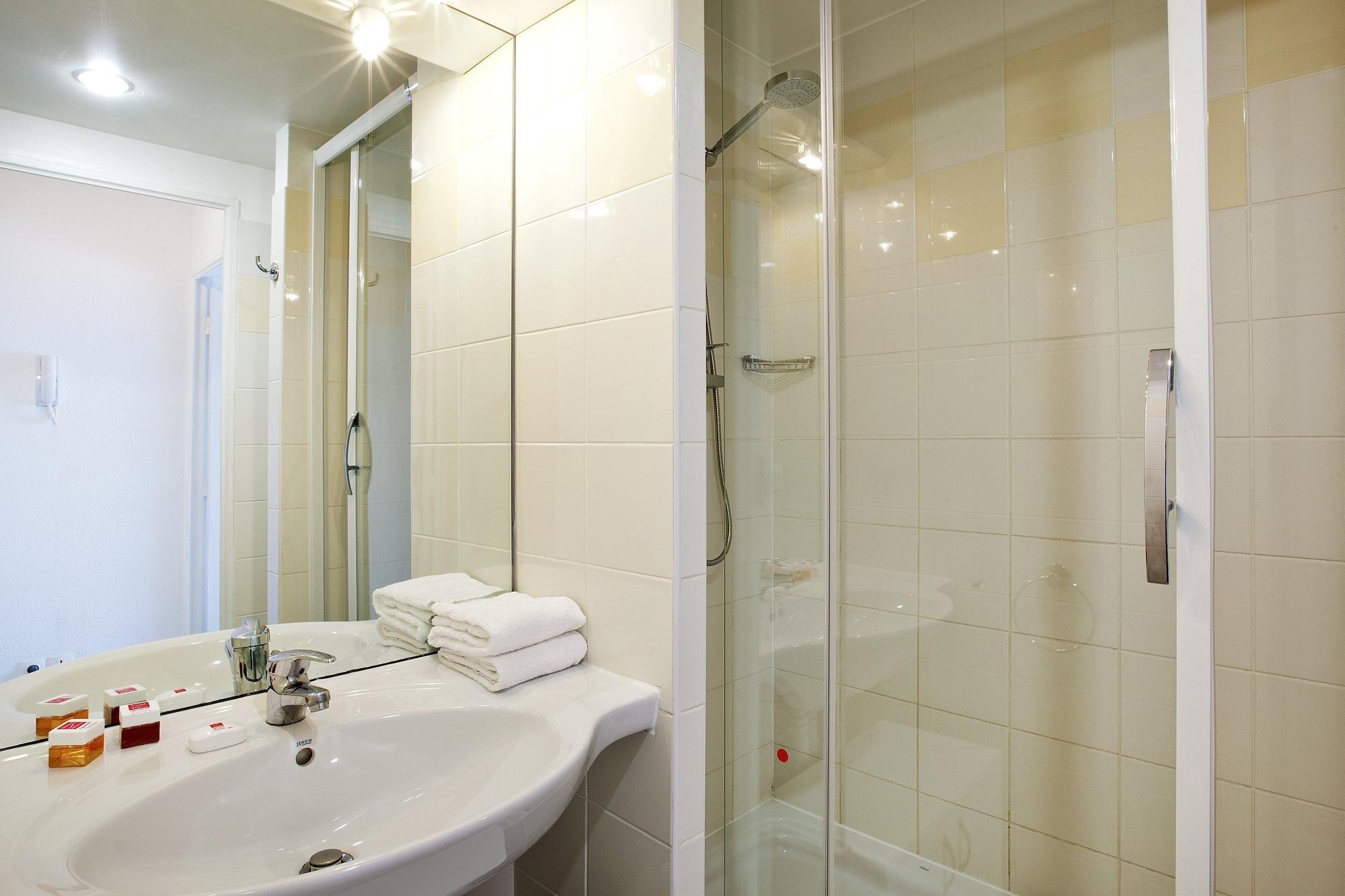 Sejours & Affaires Paris-Nanterre Aparthotel Exteriör bild