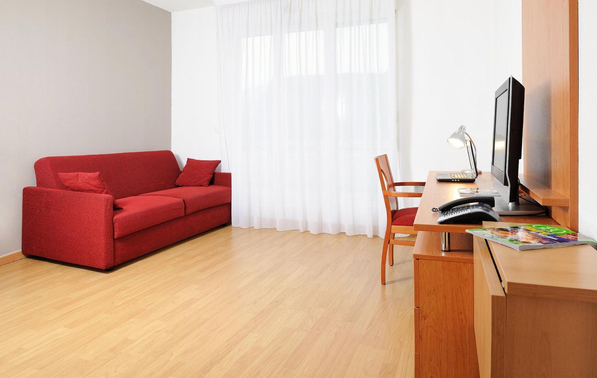 Sejours & Affaires Paris-Nanterre Aparthotel Exteriör bild